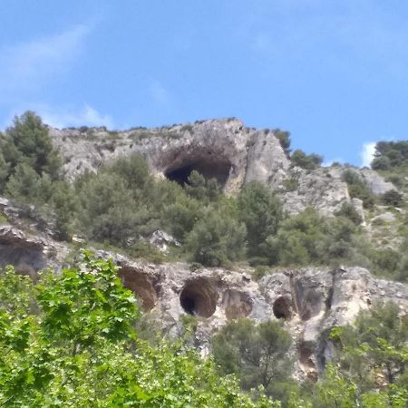 Maison Au Coeur De Fontaine De Vaucluse, Nichee Sur Le Rocher Et Surplombant La Sorgue Bagian luar foto