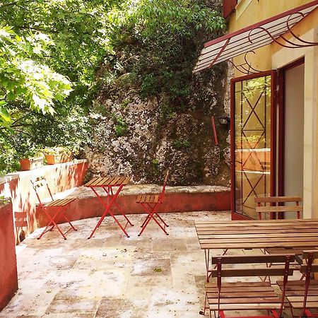 Maison Au Coeur De Fontaine De Vaucluse, Nichee Sur Le Rocher Et Surplombant La Sorgue Bagian luar foto