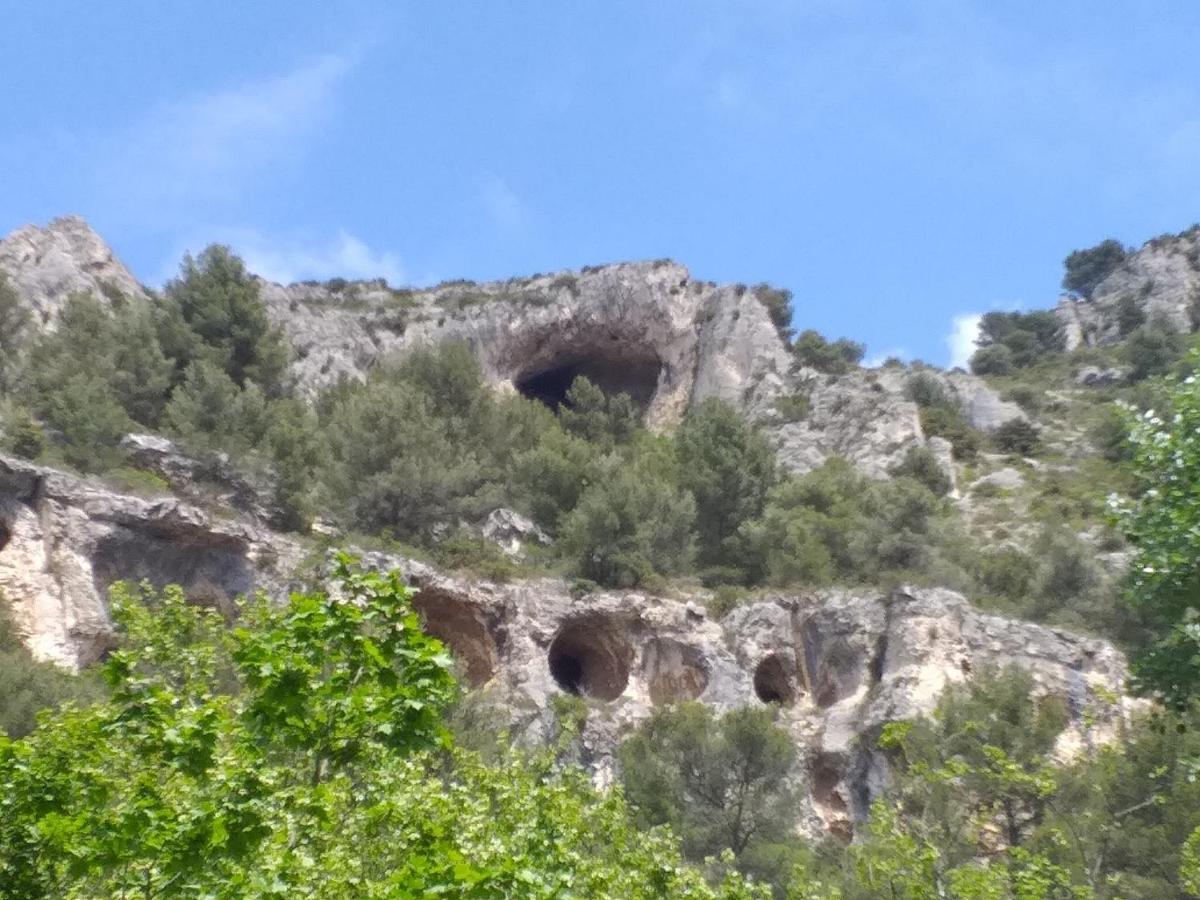Maison Au Coeur De Fontaine De Vaucluse, Nichee Sur Le Rocher Et Surplombant La Sorgue Bagian luar foto