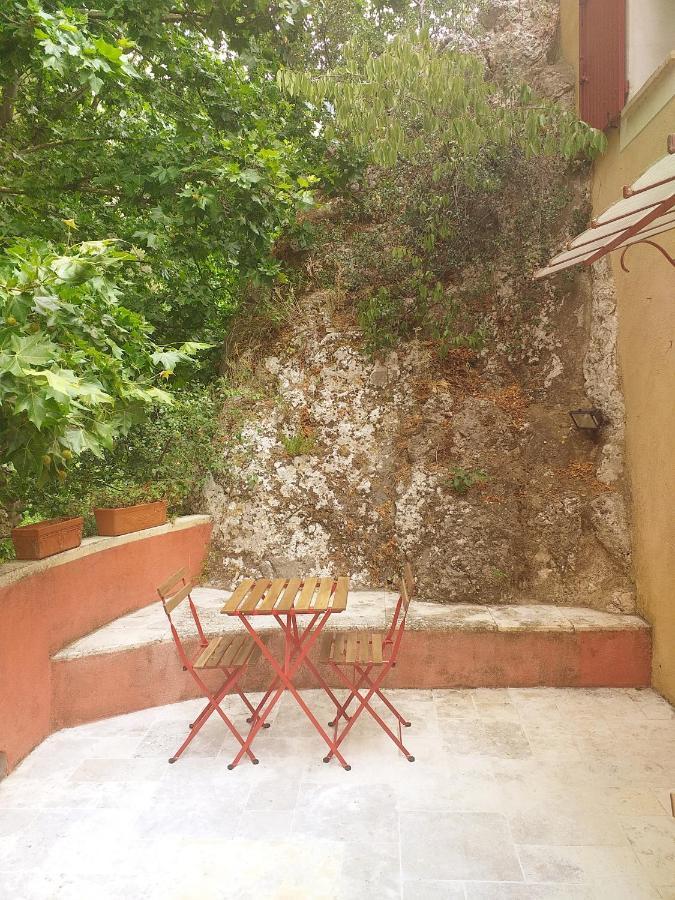 Maison Au Coeur De Fontaine De Vaucluse, Nichee Sur Le Rocher Et Surplombant La Sorgue Bagian luar foto