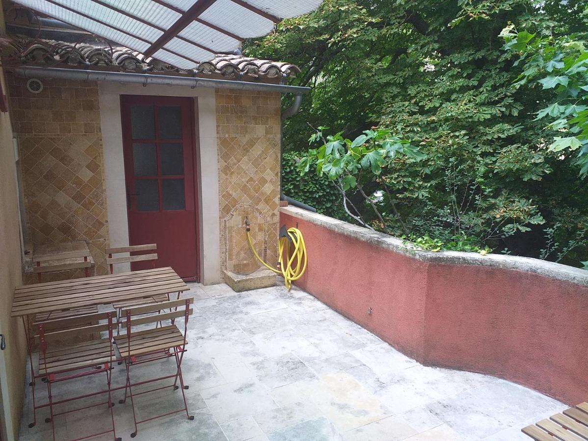 Maison Au Coeur De Fontaine De Vaucluse, Nichee Sur Le Rocher Et Surplombant La Sorgue Bagian luar foto