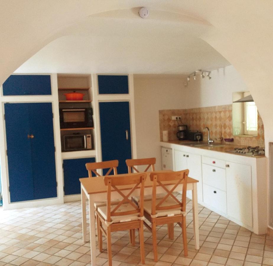Maison Au Coeur De Fontaine De Vaucluse, Nichee Sur Le Rocher Et Surplombant La Sorgue Bagian luar foto