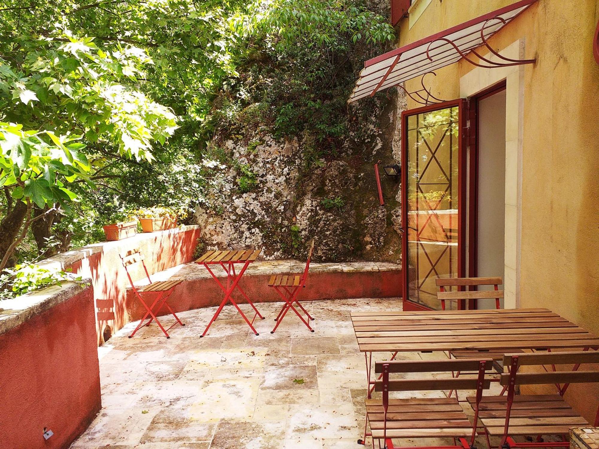 Maison Au Coeur De Fontaine De Vaucluse, Nichee Sur Le Rocher Et Surplombant La Sorgue Bagian luar foto